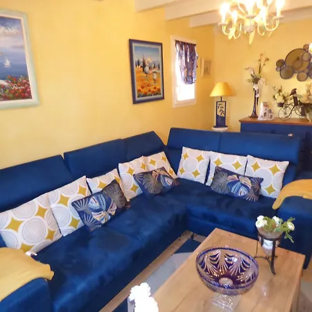 Vila Maison T4 Climatisee, Meublee De Tourisme 2*,6 Couchages, St Pierre La *